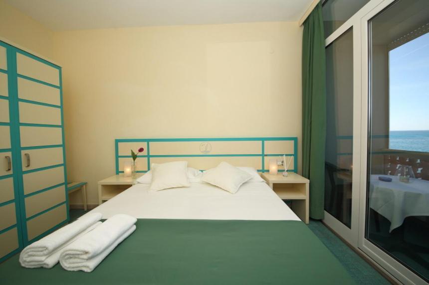Hotel La Scogliera กาวีดีลาวานญา ภายนอก รูปภาพ
